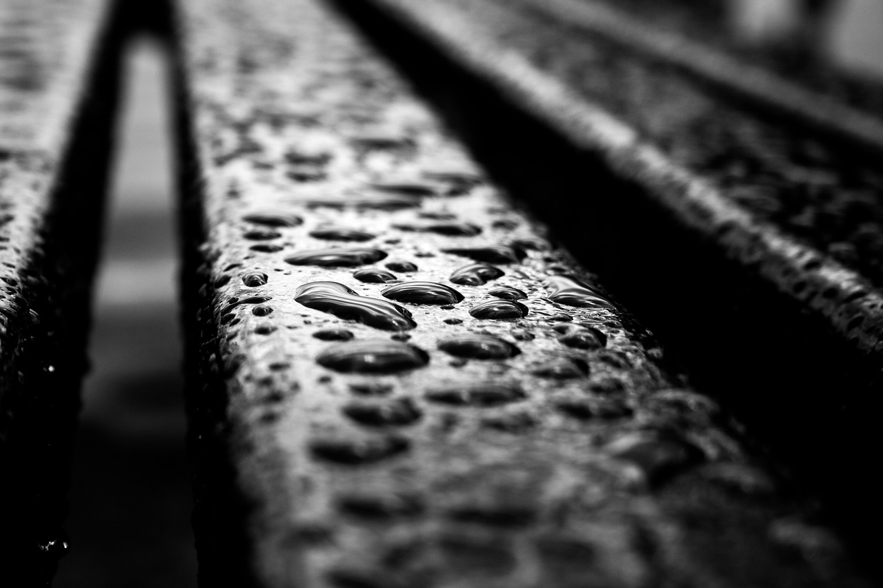 raindrops, rain, wood-5770098.jpg
